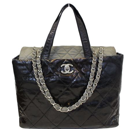 women chanel tote.